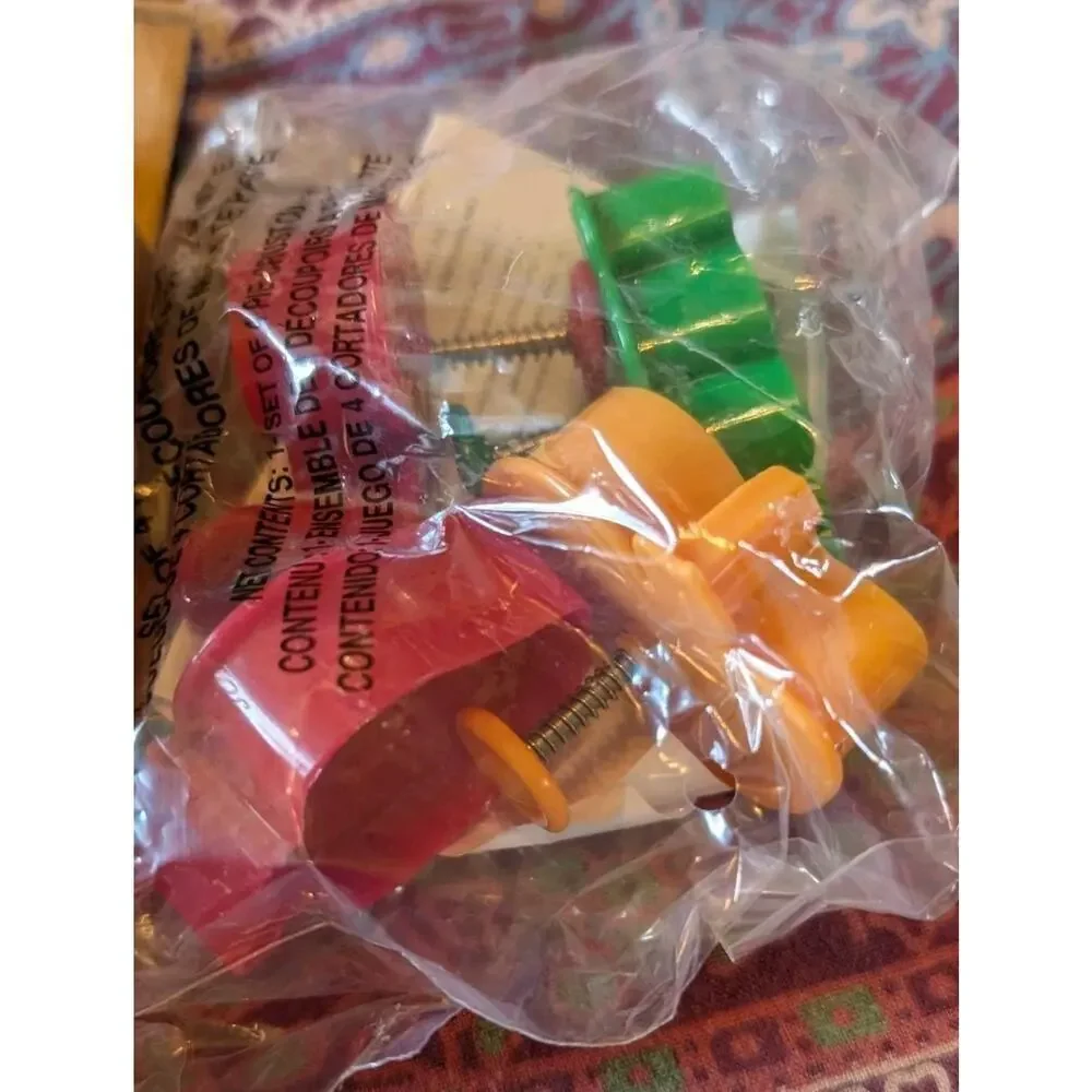 Avon Set Of Four Pie Crust Cutters Pumpkin Apple Leaf Cherries